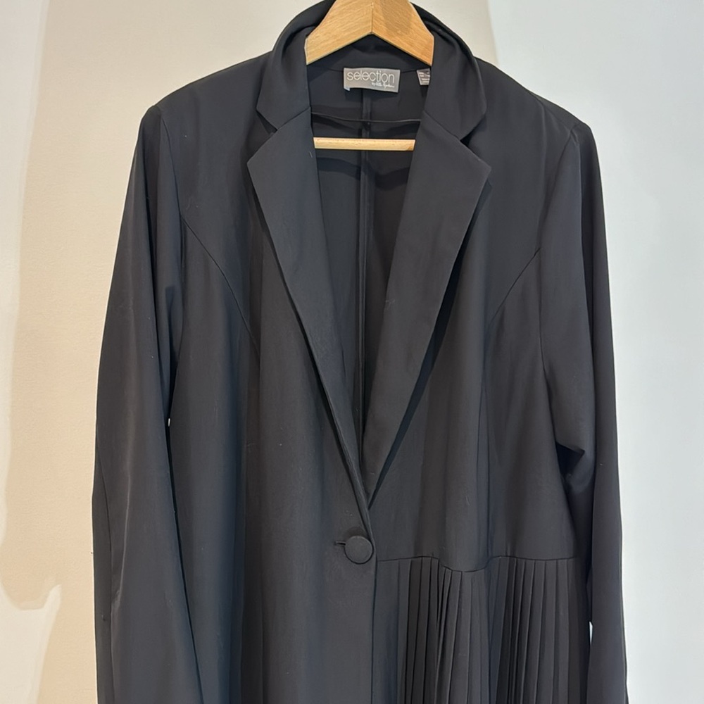 Black long line blazer with pleat front 18